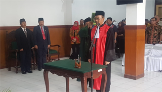 PENGAMBILAN SUMPAH DAN PELANTIKAN  H. MINANOER RACHMAN, S.H., M.H. SEBAGAI WAKIL KETUA PENGADILAN NEGERI SIDOARJO KELAS IA KHUSUS